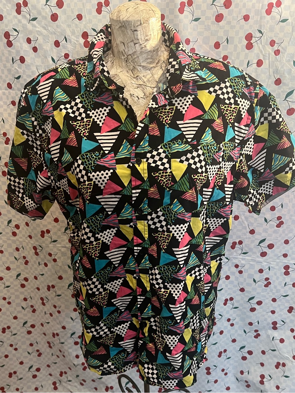Alpha Beta Men's Black Short-Sleeve Button Shirt with Neon Geo Print size  80’s